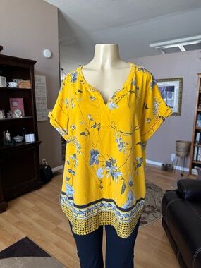Carolyn Taylor yellow floral short sleeve Vneck blouse-size XL